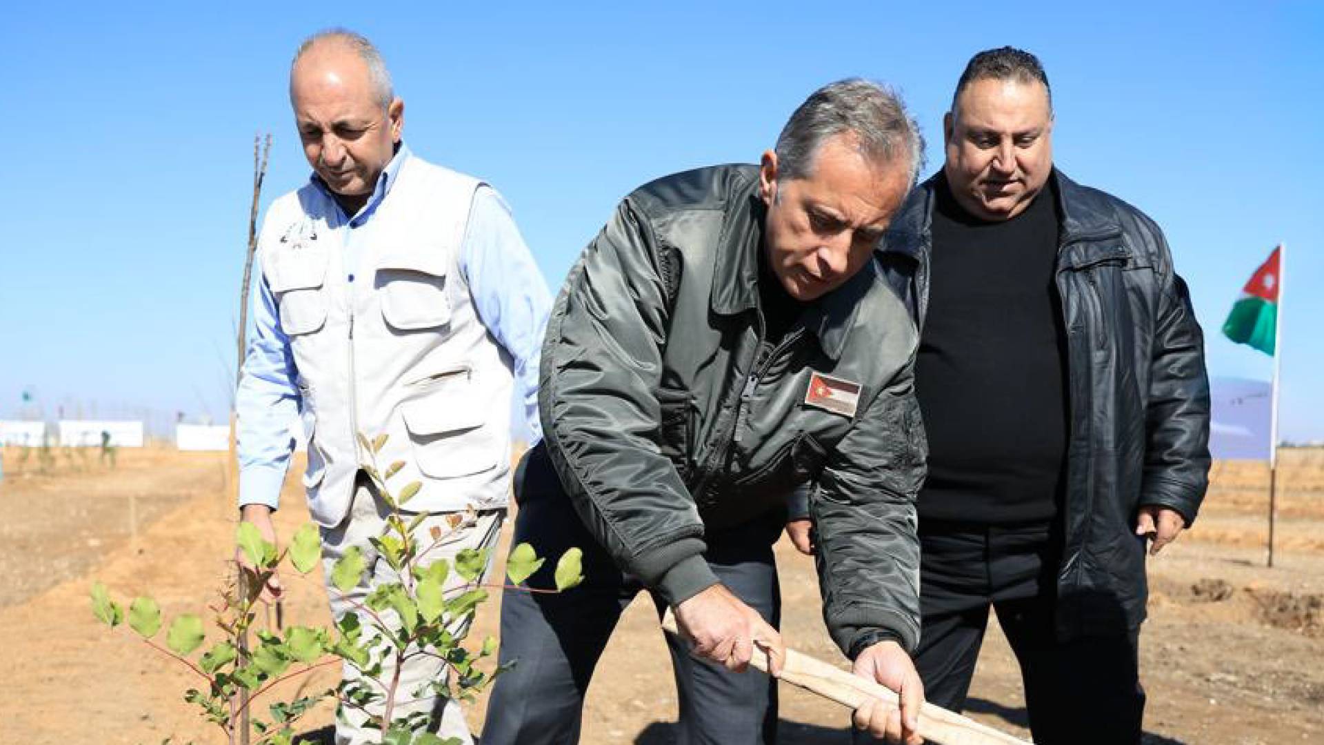 رئيس الوزراء يطلق أعمال إنشاء "حديقة المفرق" الجديدة 