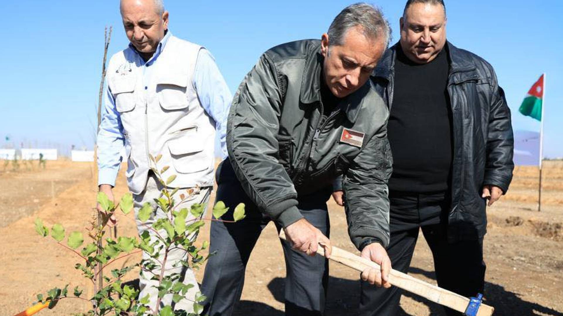 رئيس الوزراء عبر انستغرام: 10 آلاف شجرة لـ"حديقة المفرق" وعطاء "المستشفى الجديد" قبل نهاية الشهر