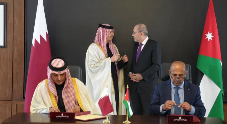 نائب رئيس الوزراء ووزير الخارجية وشؤون المغتربين أيمن الصفدي ورئيس مجلس الوزراء ووزير الخارجية في دولة قطر الشقيقة الشيخ محمد بن عبد الرحمن آل ثاني