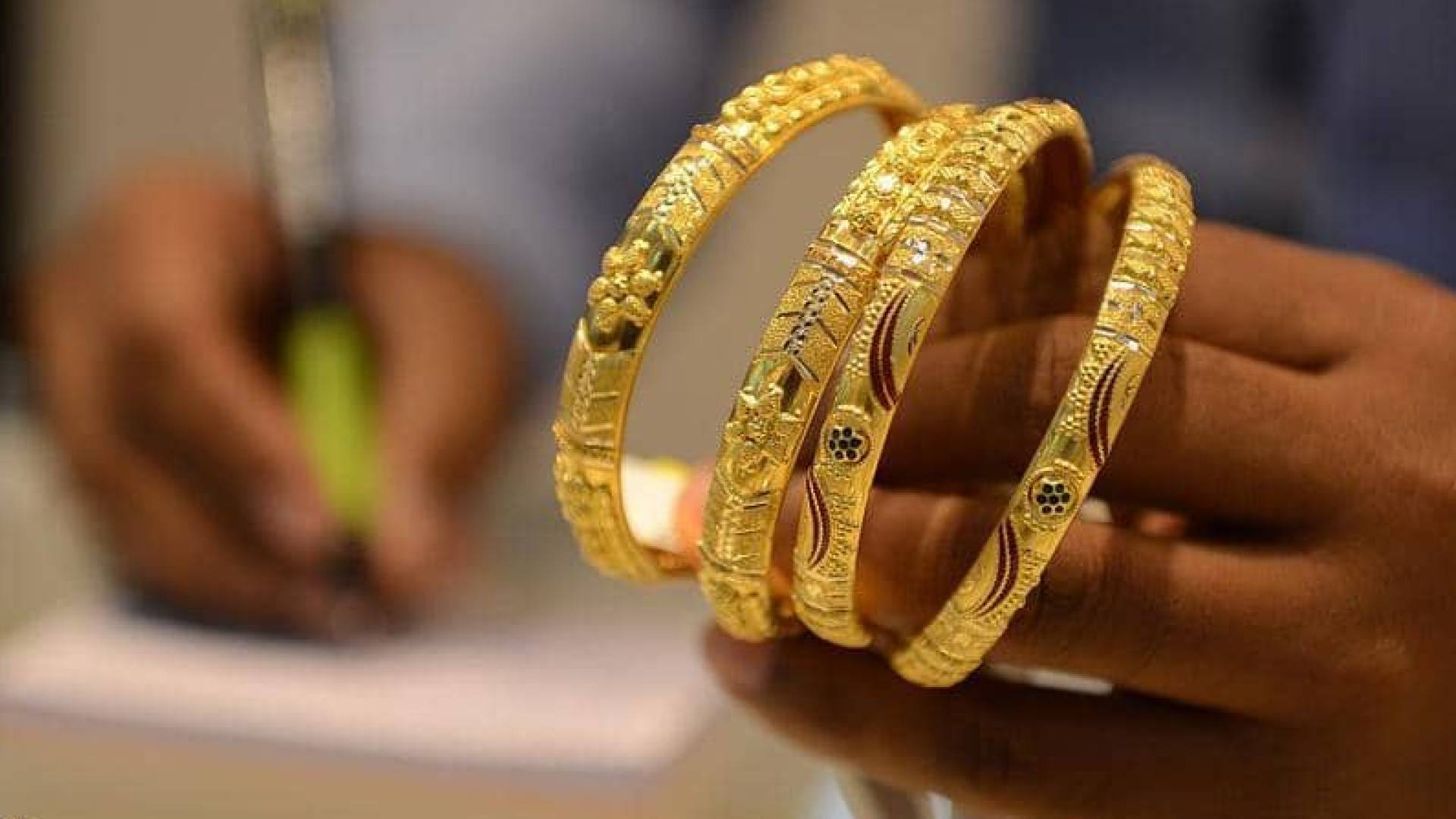 الذَّهَبُ فِي الْأُرْدُنِّ يُحَطِّمُ أَرْقَاماً قِيَاسِيَّةً جَدِيدَةً مَعَ بِدَايَةِ تَدَاوُلَاتِ الْإِثْنَيْنِ 