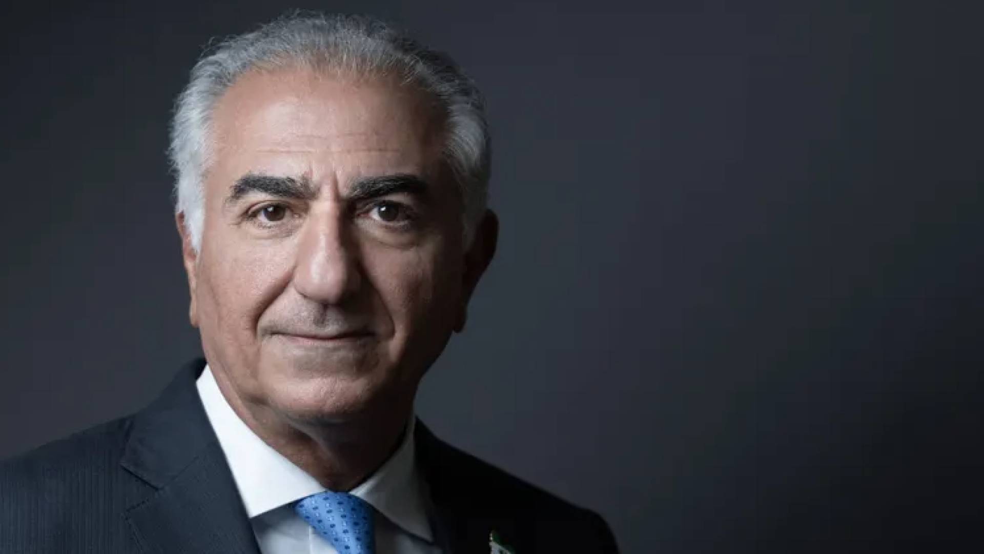 رضا بهلوي يتهم خامنئي بجرائم ضد الإيرانيين ويدعو الشعب إلى الاحتجاج 