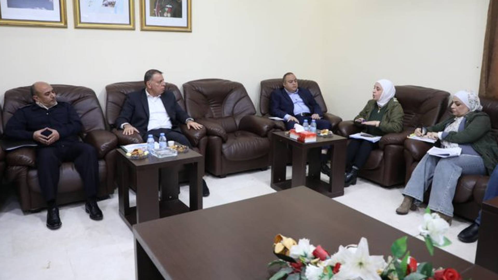 وزير الداخلية يتابع سير العمل في مركز حدود العمري 