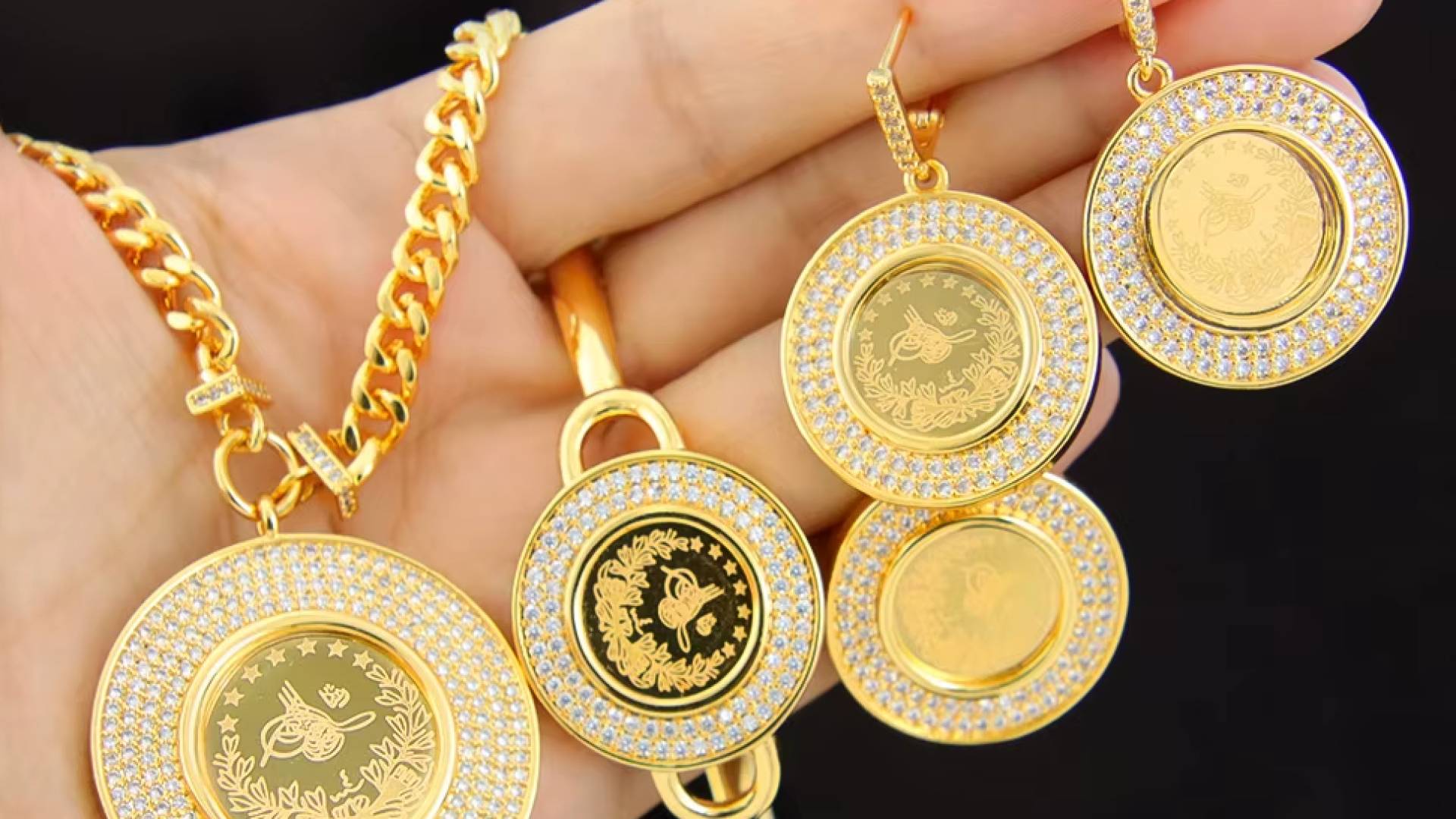 "جنون الذهب".. عيار 21 يكسر حاجز الـ 96 دينارًا بعد قفزة "تاريخية" #عاجل 