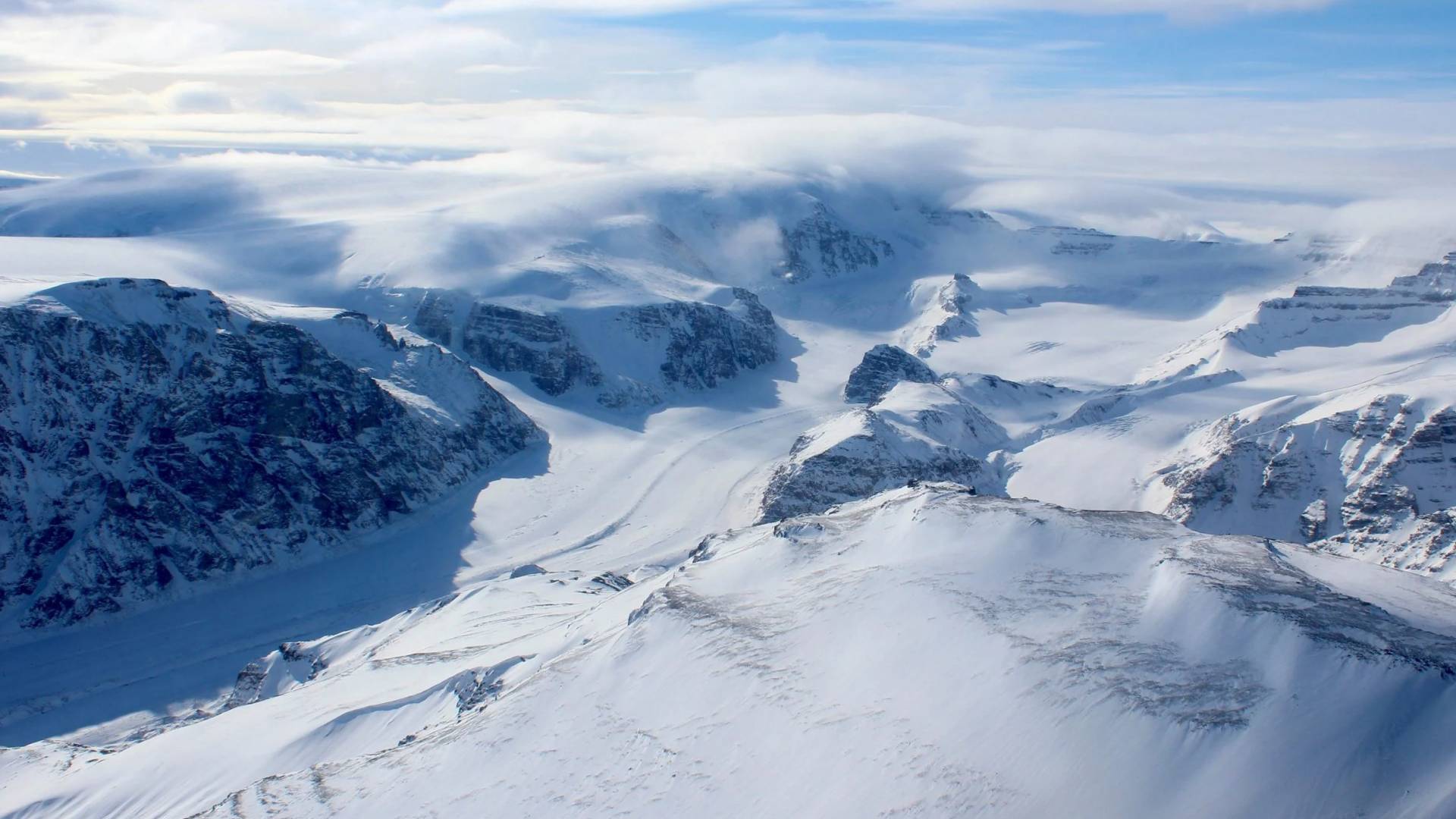 شبح "صفقة القرن القطبية" يزلزل استقرار القارة العجوز.. والذهب يطرق أبواب الـ 5000 دولار 