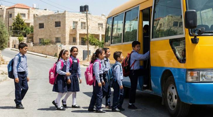 صورة تم توليدها بالذكاء الاصطناعي توضح النقل المدرسي للطلاب