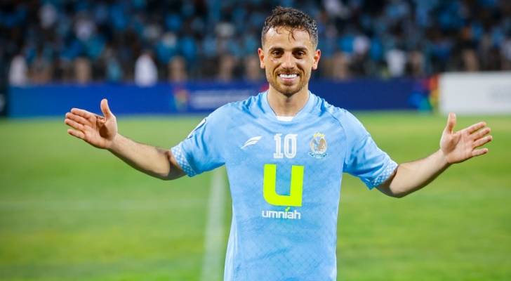 لاعب الفيصلي مجدي العطار يحتفل بفوز سابق