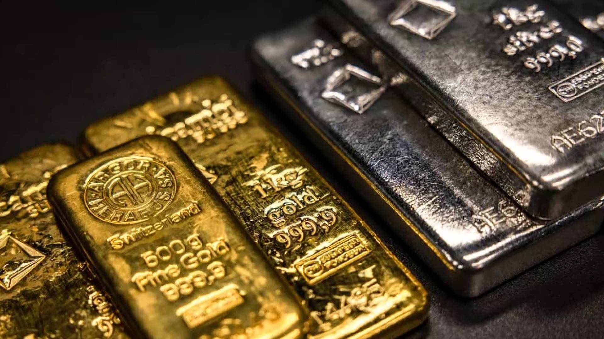 الفضة تتخطى 100 دولار للأونصة والذهب يقترب من 5000 دولار وسط تزايد الإقبال على الأصول الآمنة 