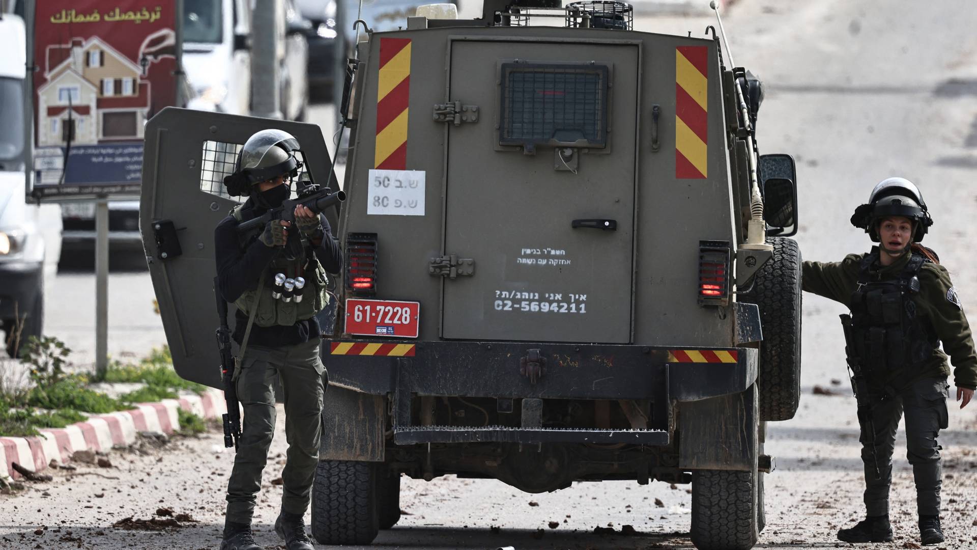 شرطة الاحتلال تطلق النار على شبان رشقوا حافلة بالحجارة واعتقال أحدهم