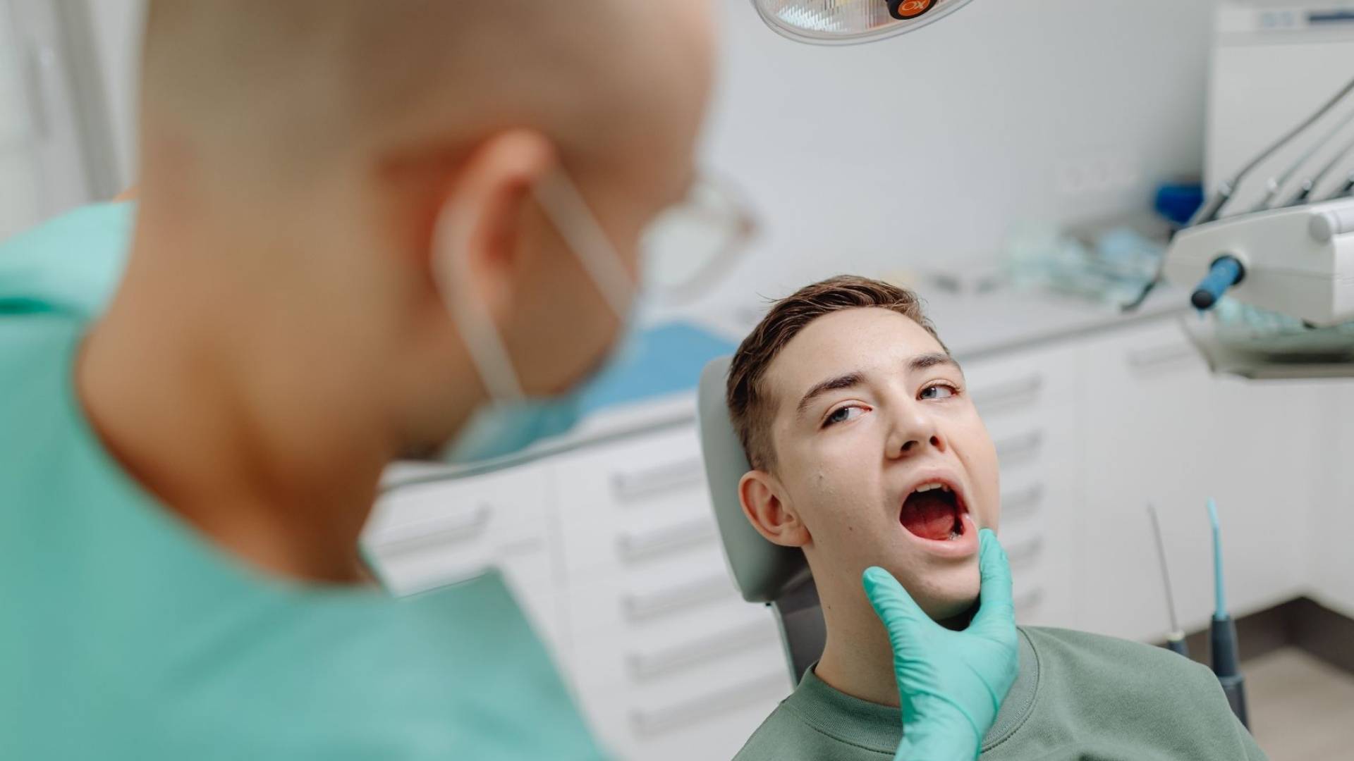 "صرير الاسنان".. 3 اسئلة بسيطة تكشف الاصابة المبكرة بـ "العادة الخفية"