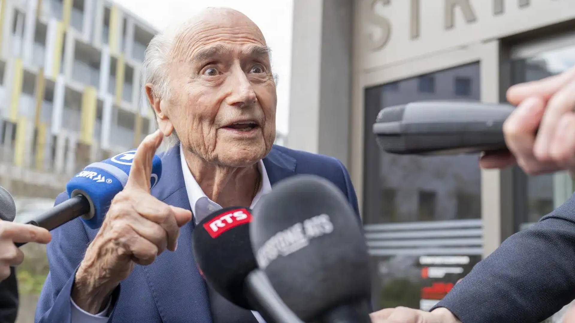 بلاتر يكسر صمت: نصيحتي للعالم هي تجنب مونديال أمريكا 