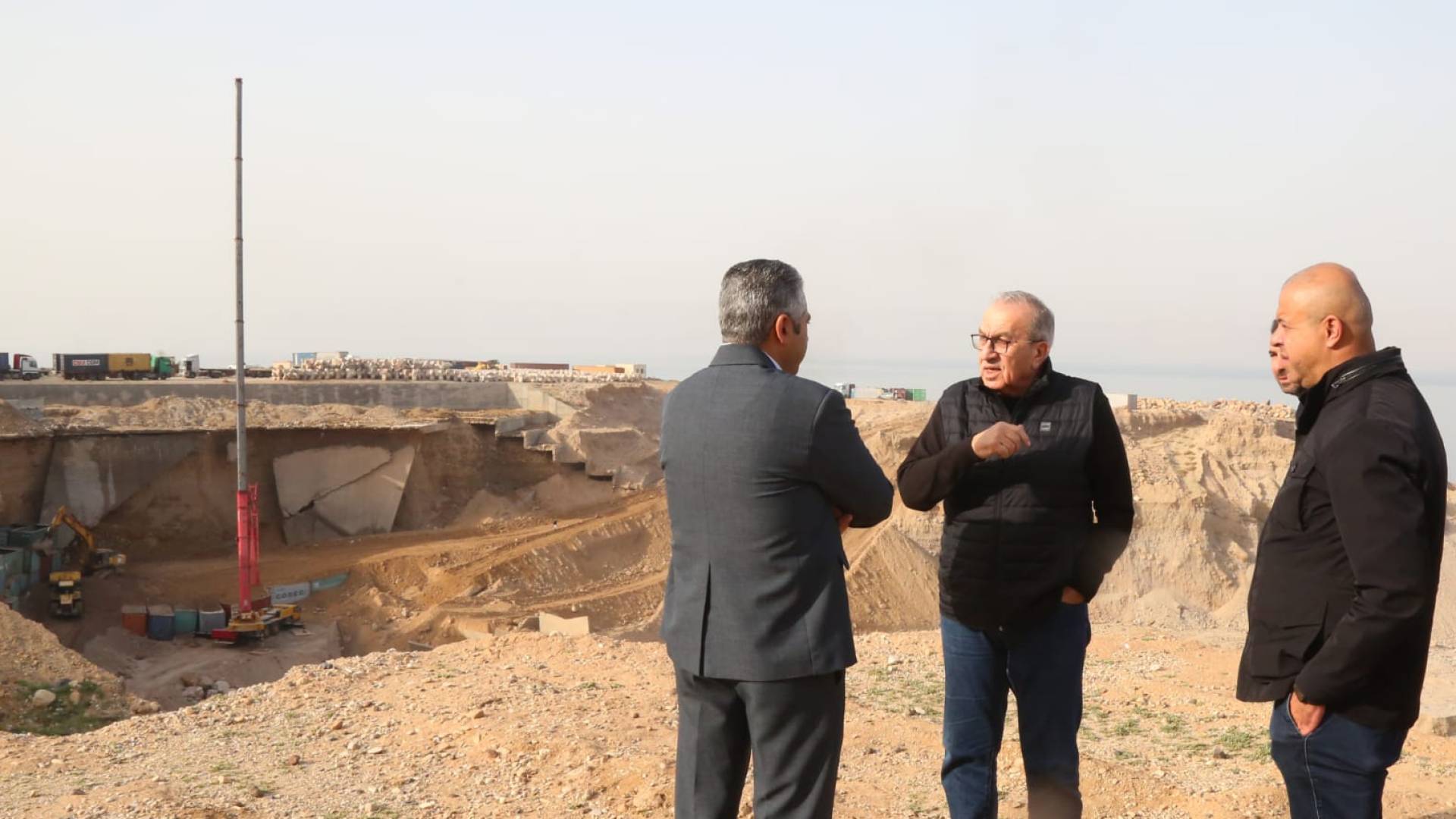 أبو السمن يتفقد مشاريع معالجة أضرار السيول في البحر الميت والكرك 