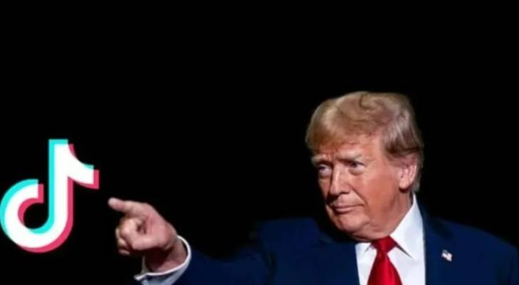 الرئيس الأمريكي  دونالد ترمب و شعار منصة تيك توك