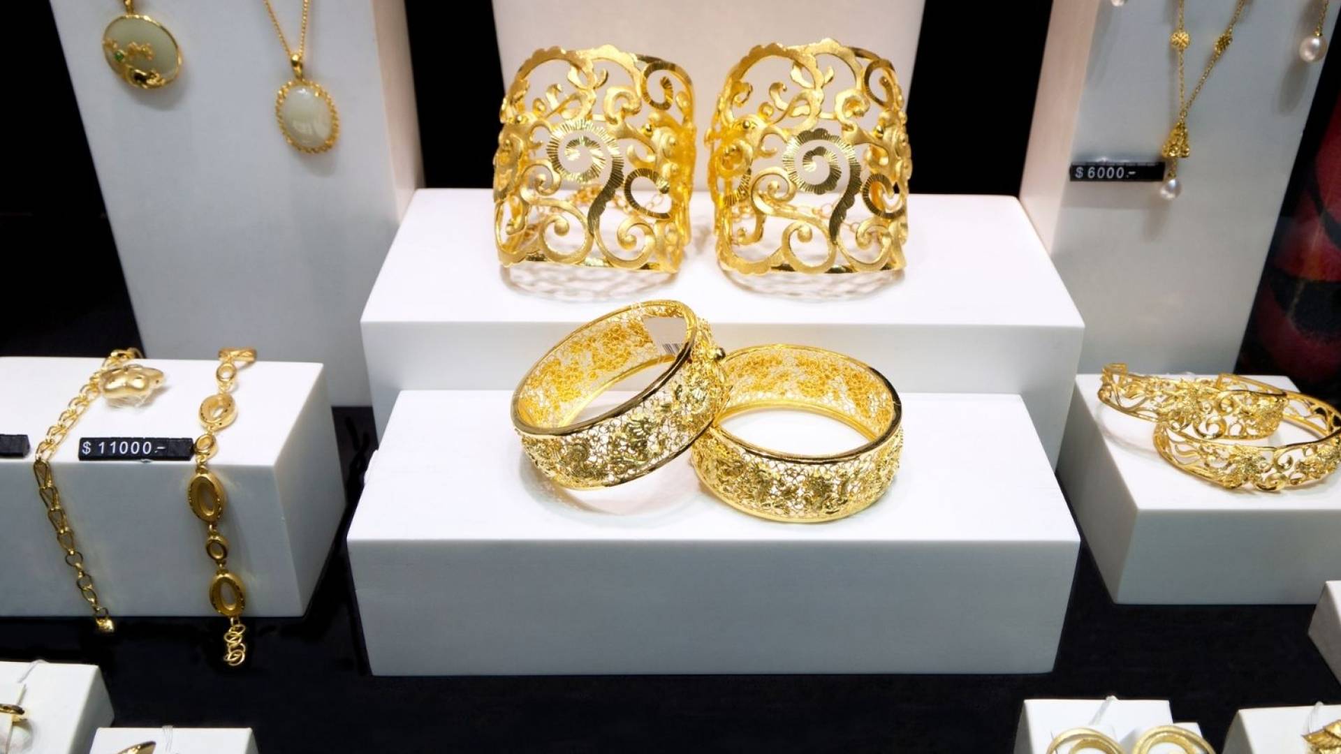 الذهب يتجاوز حاجز 5400 دولار للأوقية لأول مرة في تاريخه وسط توقعات بمزيد من المكاسب 