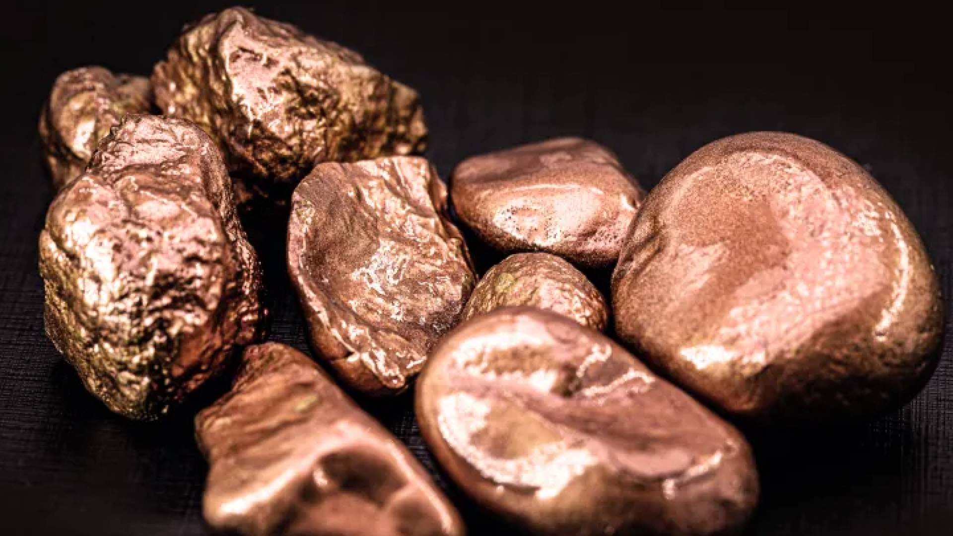 "الْمَعْدِنُ الْأَحْمَرُ" يَتَوَهَّجُ.. النُّحَاسُ يسجل قفزة قوية متجاوزا حاجز 6.26 دُولَارٍ لِلرِّطْلِ 