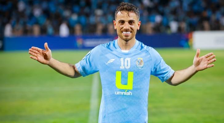 لاعب الفيصلي مجدي العطار يحتفل بفوز سابق