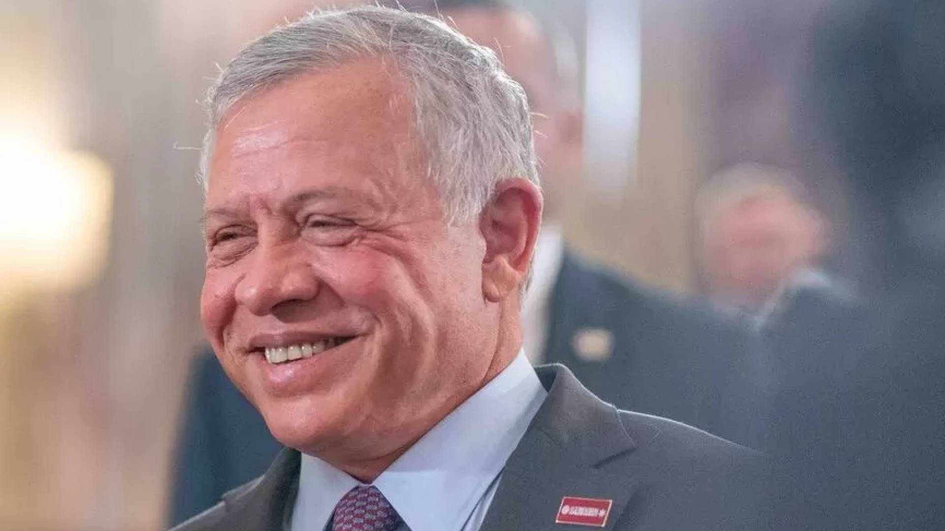 64 عاما من العطاء.. سِيرَةُ مَلِكٍ أَضَاءَ دُرُوبَ الْوَطَنِ بِحِكْمَتِهِ وَإِنْسَانِيَّتِهِ 