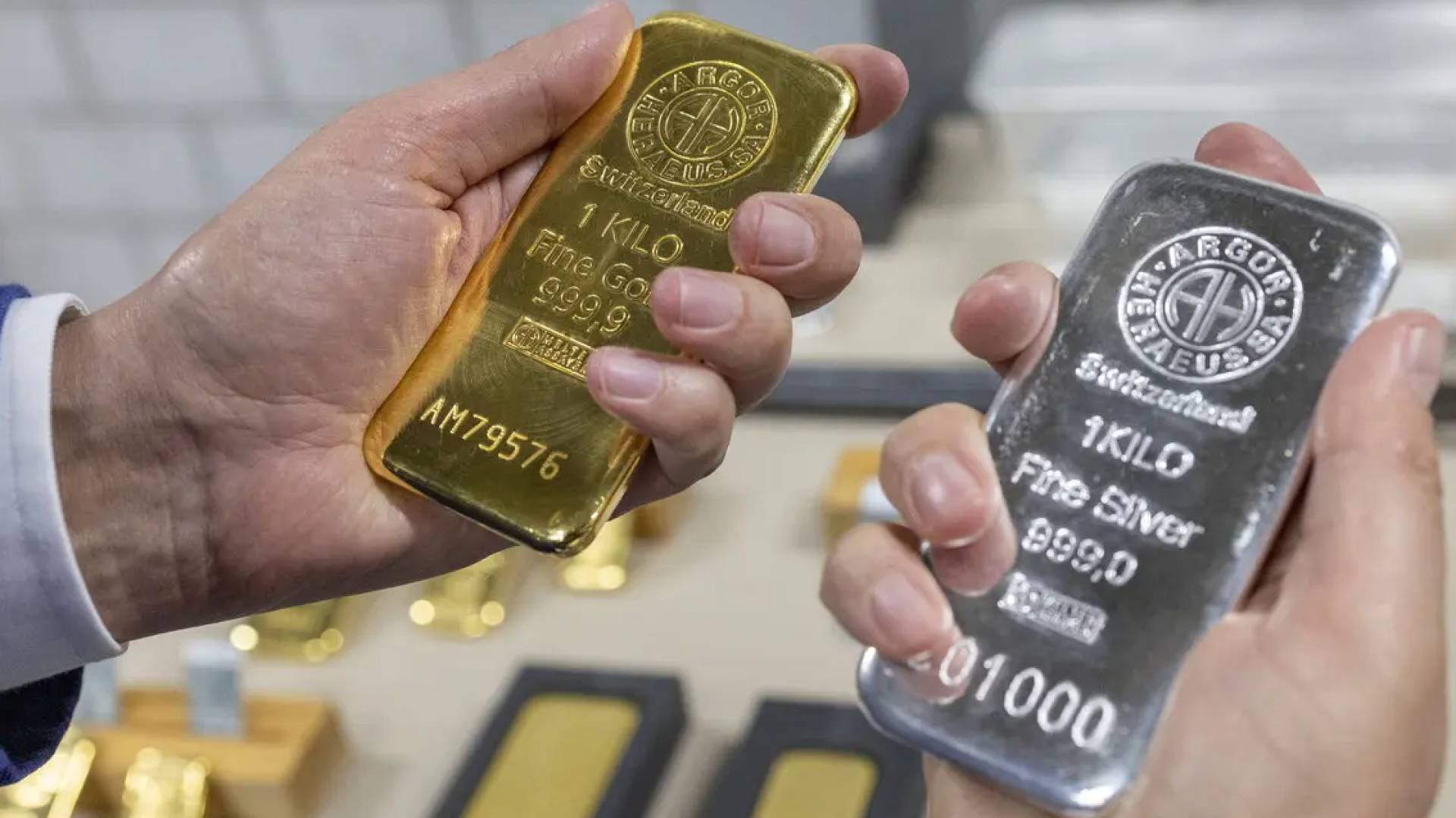 انهيار قياسي للذهب والفضة وسط مخاوف اقتصادية عالمية 