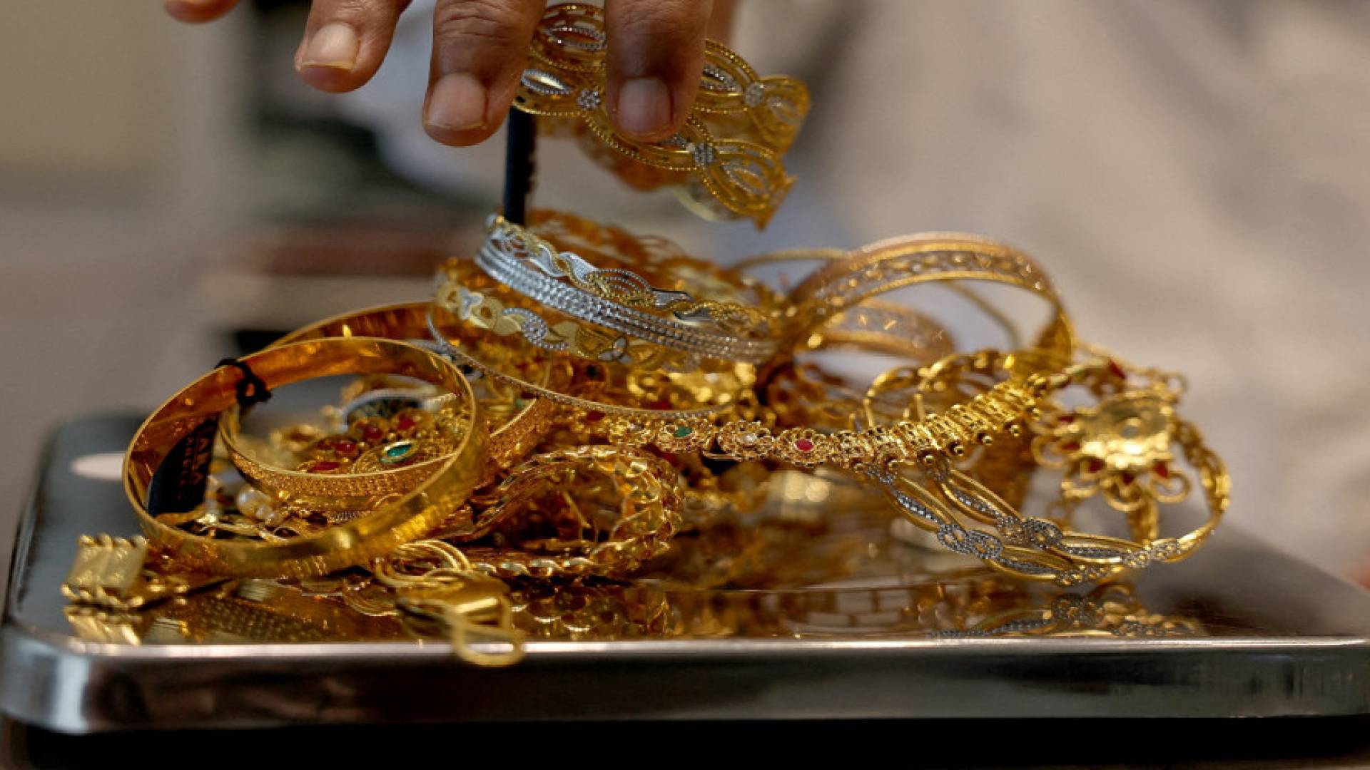 انهيار تاريخي على أسعار الذهب والأونصة تفقد 260 دولارا في جلسة واحدة #عاجل 