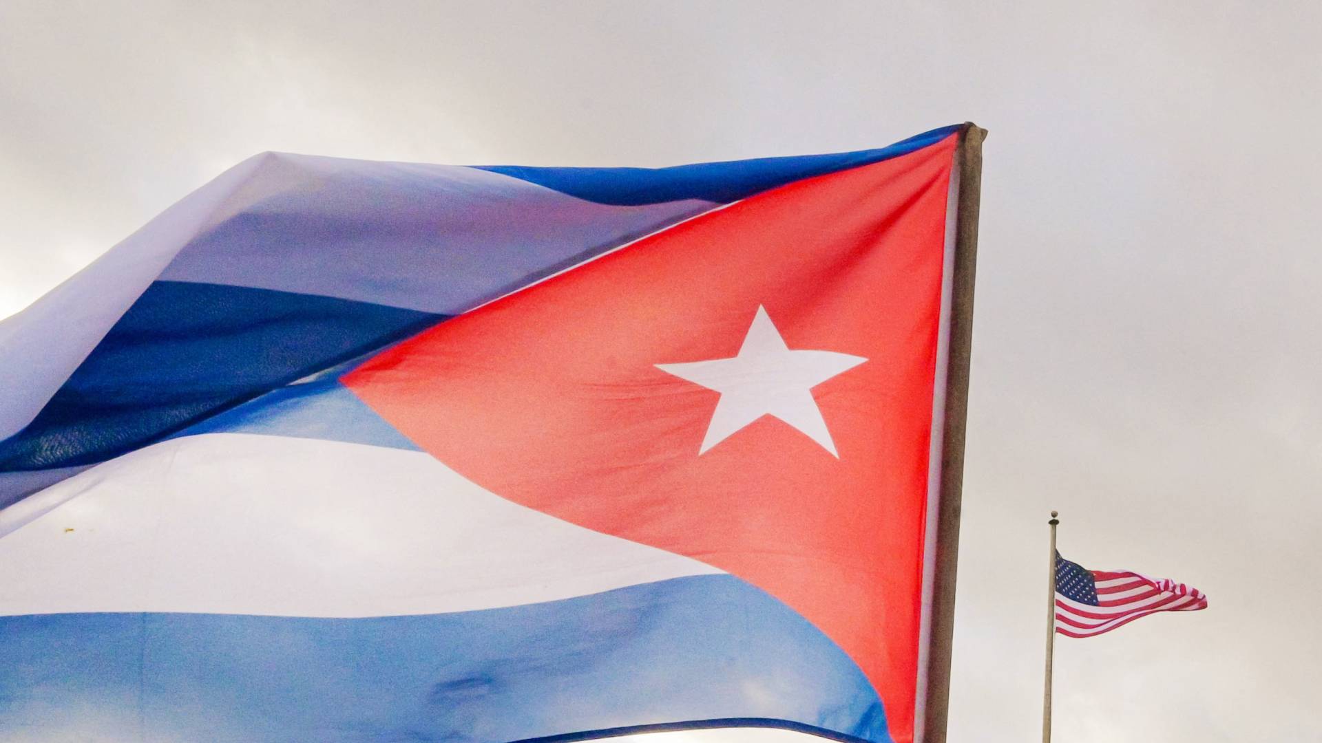 الرئيس الكوبي يتهم ترمب بمحاولة "خنق" بلاده عبر حصار نفطي 