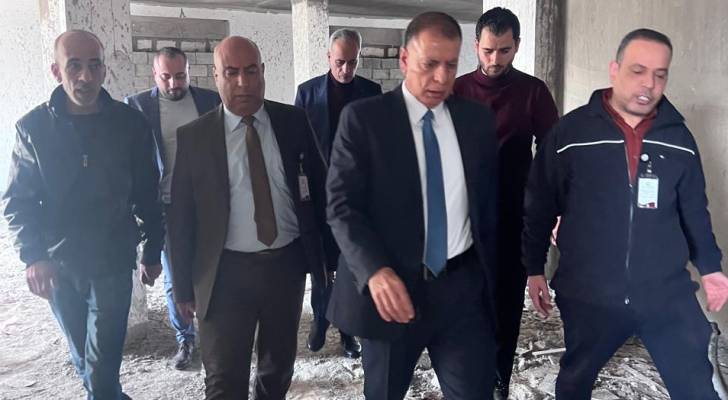 وزير الداخلية يتفقد مديرية أحوال وجوازات إربد