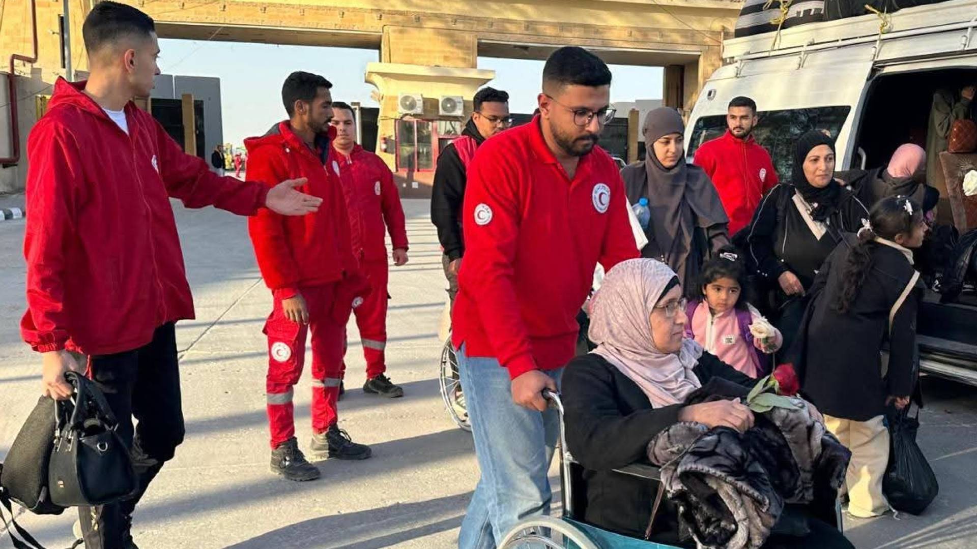 "الصِّحَّةُ الْمِصْرِيَّةُ": خُطَّةُ طَوَارِئَ شَامِلَةٌ لِاسْتِقْبَالِ الْمَرْضَى الْفِلَسْطِينِيِّينَ 