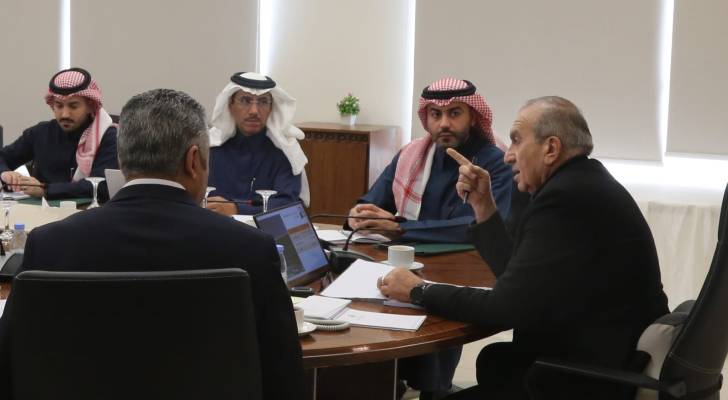 وزير الاشغال ماهر ابو السمن مع اعضاء الصندوق السعودي للتنمية