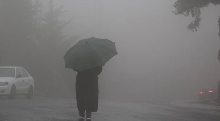 أمطار وضباب كثيف في العاصمة عمان