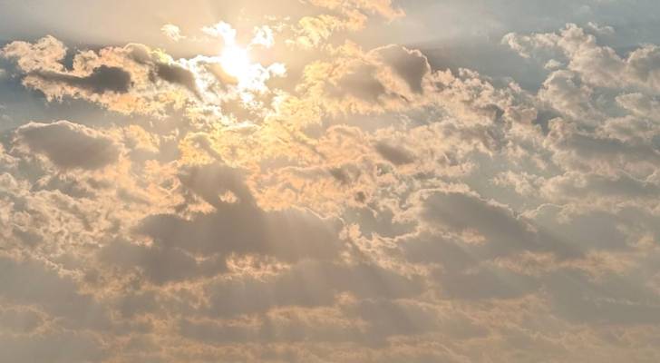 أجواء مشمسة في العاصمة عمان