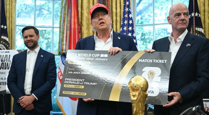الرئيس الأمريكي دونالد ترامب ورئيس الفيفا جياني إنفانتينو