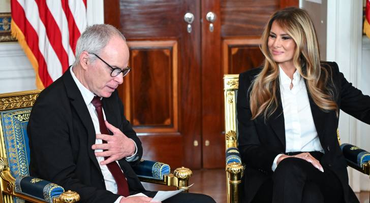 ميلانيا ترمب والمحتجز السابق كيث سيجيل