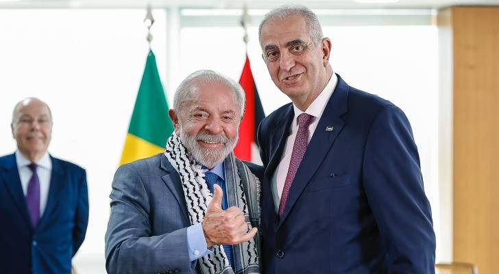 الرئيس البرازيلي لولا إيناسيو دا سيلفا و السفير الفلسطيني