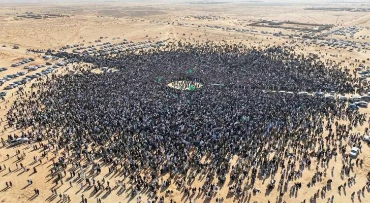 مشاهد التشييع بأنها "جنازة العصر" والأكبر في تاريخ ليبيا.