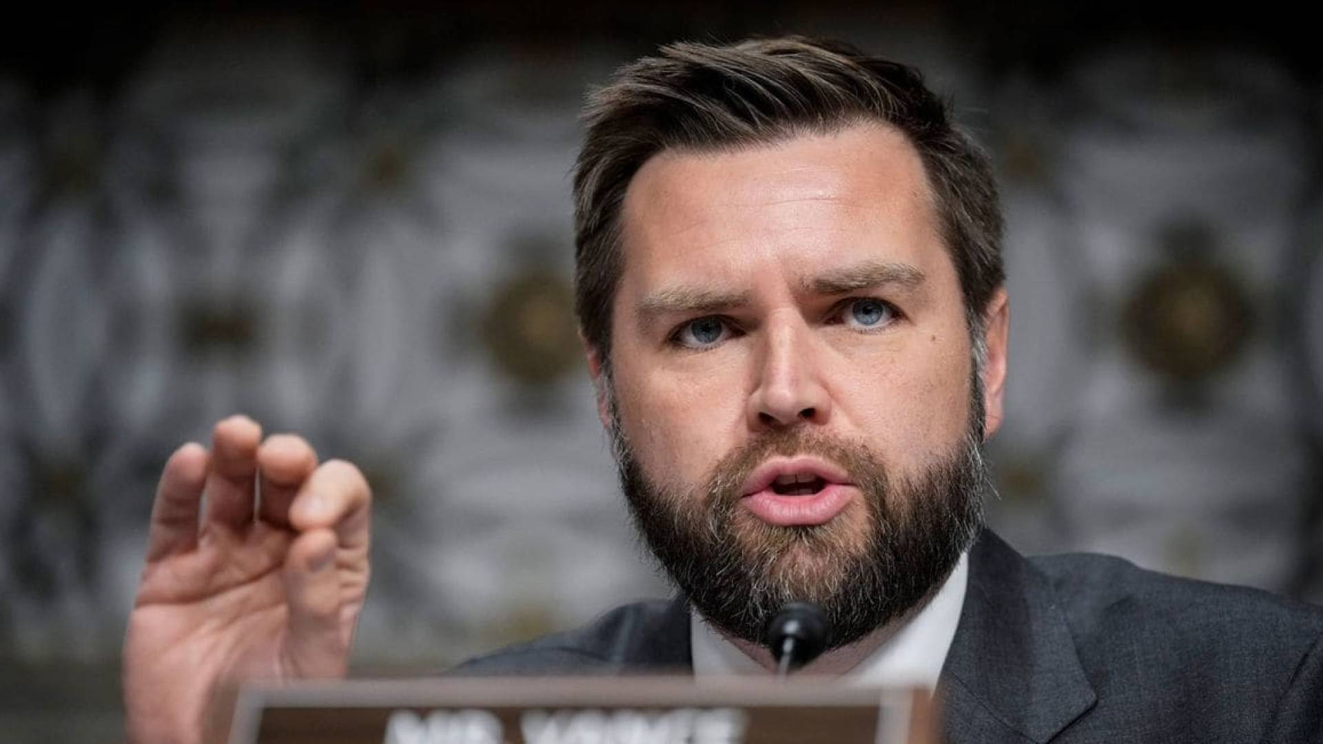 اتهام رجل بمحاولة التخطيط لاغتيال نائب الرئيس الأمريكي جي دي فانس