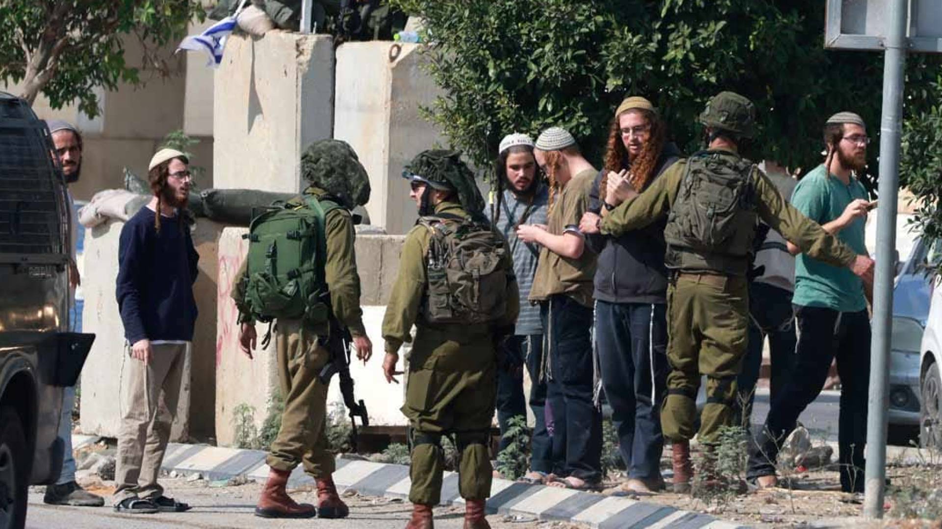 اعتداءات ممنهجة.. مستوطنون يستبيحون "الأغوار" و"رام الله" ويحاصرون الرعاة في أرزاقهم