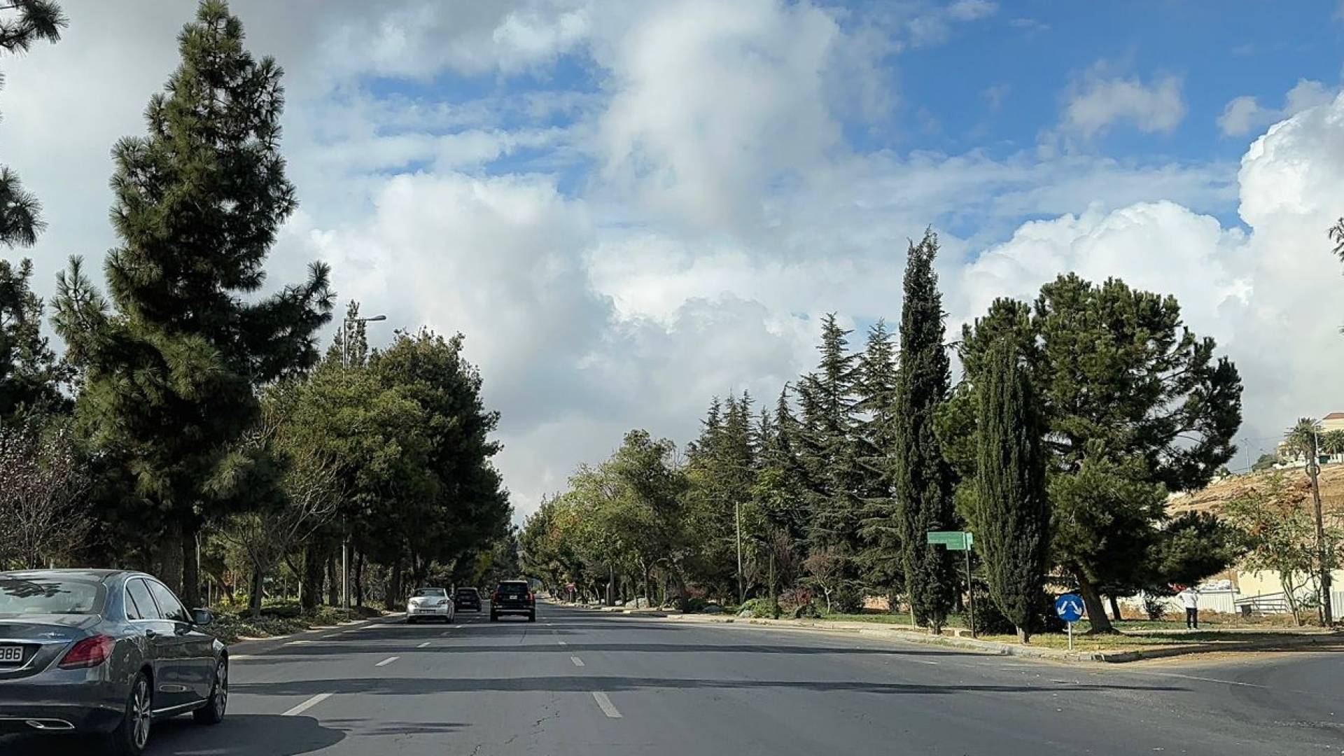 طقس الأردن: أجواء لطيفة حتى الثلاثاء وأمطار محتملة مع انخفاض درجات الحرارة الأربعاء