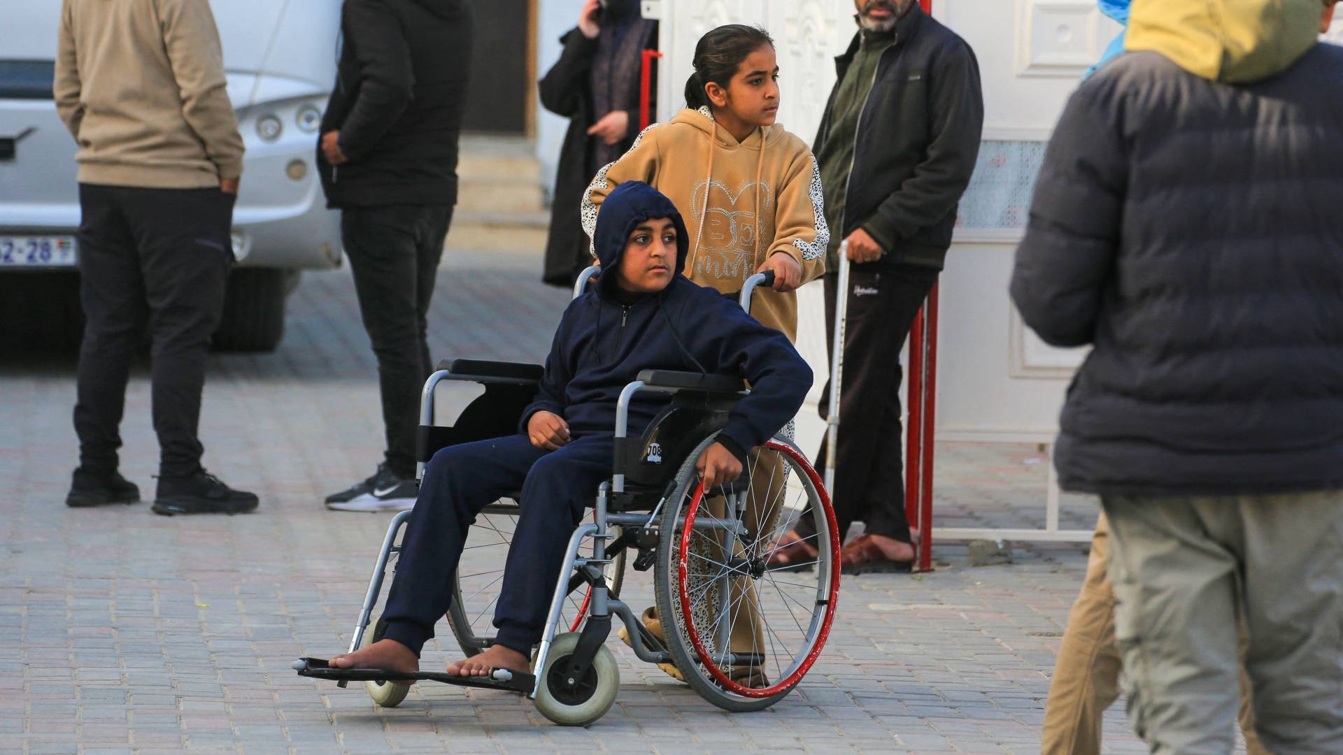 مغادرة الدفعة الخامسة من جرحى غزة إلى مصر لتلقي العلاج - فيديو