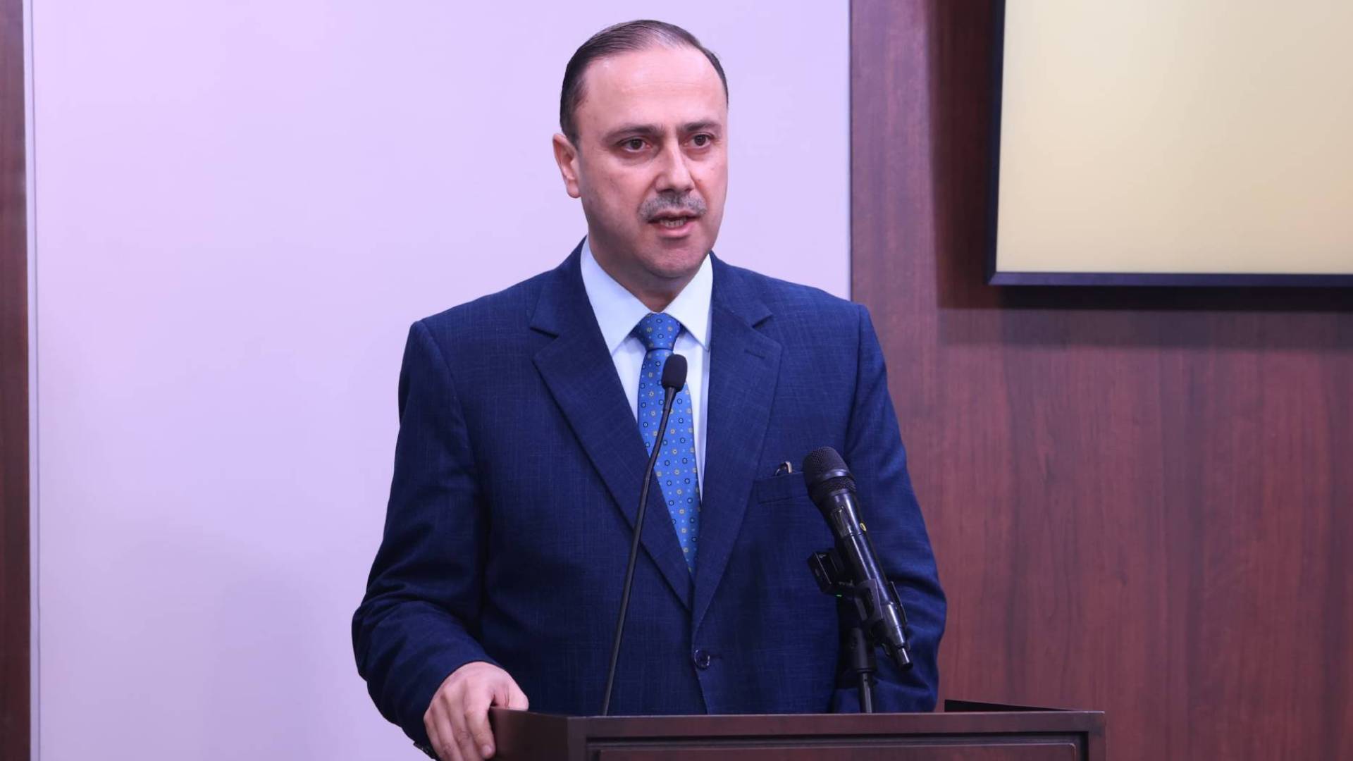 أول تعليق رسمي من الحكومة على مقترح عطلة الثلاثة أيام أسبوعيا في الأردن