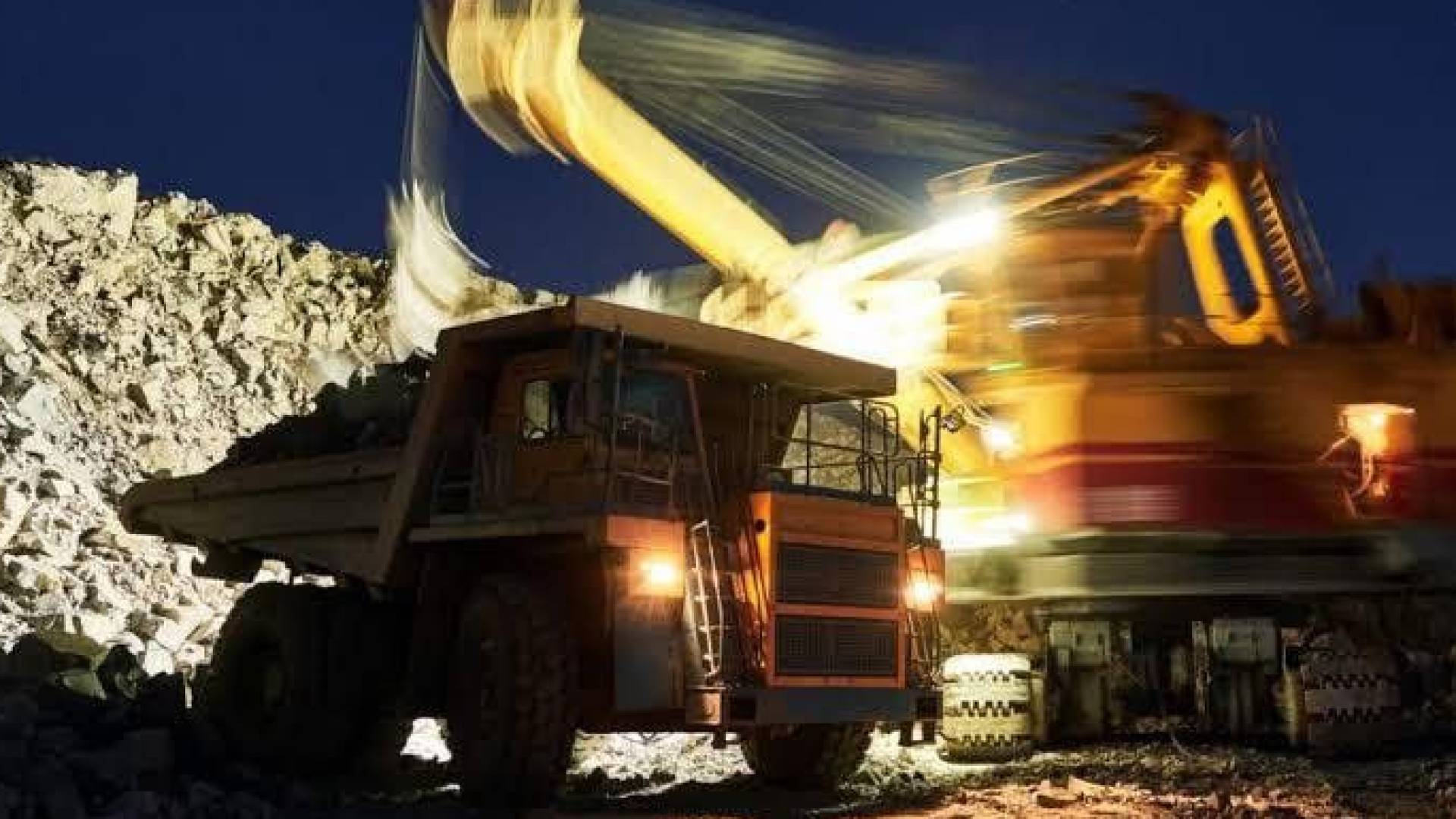 هيئة الطاقة والمعادن تضبط آليات تعمل في مواقع تعدينية غير مرخصة