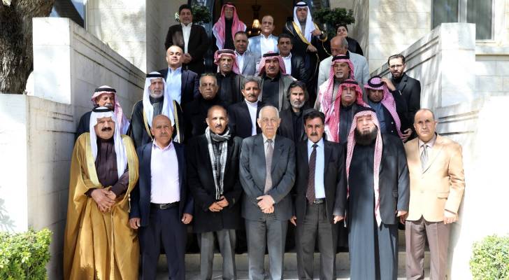 خلال لقائه وفدا من ديوان عشيرة العفيشات