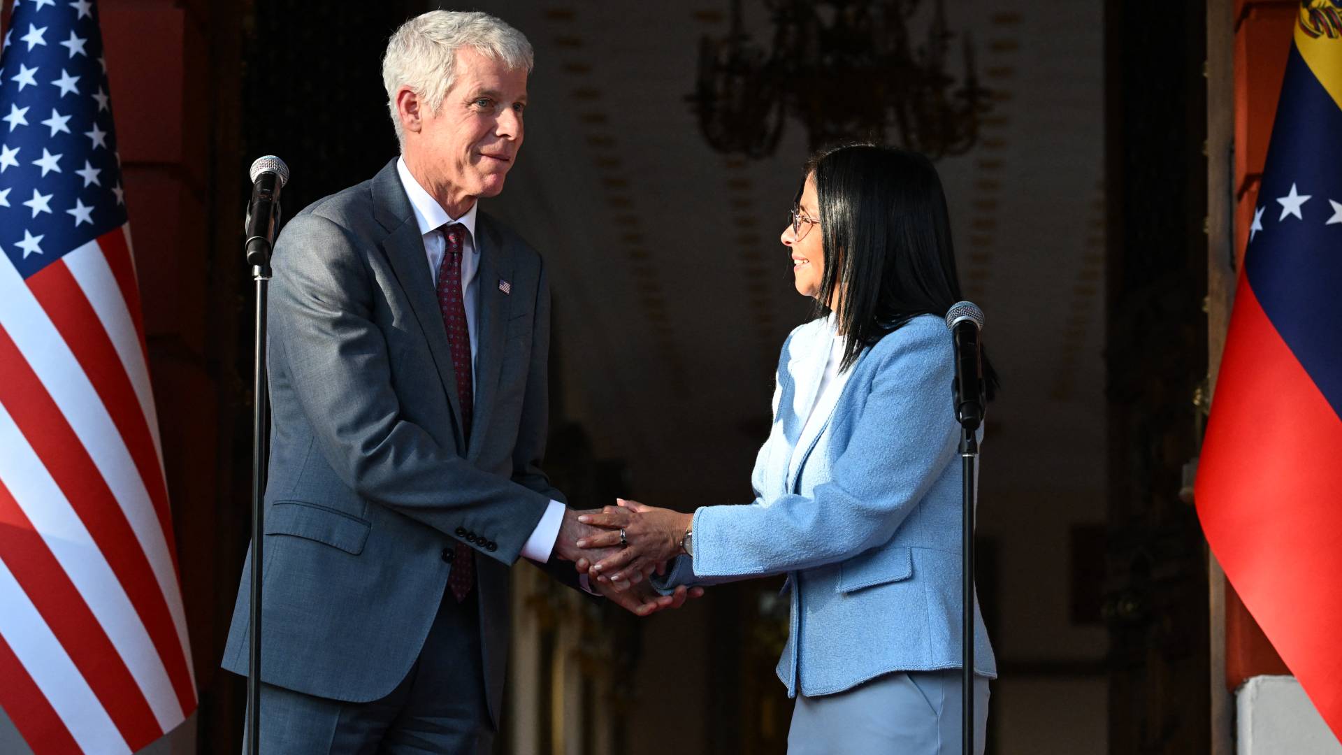 وزير الطاقة الأمريكي يلتقي رئيسة فنزويلا ويعلن عن خطة لزيادة إنتاج النفط الفنزويلي