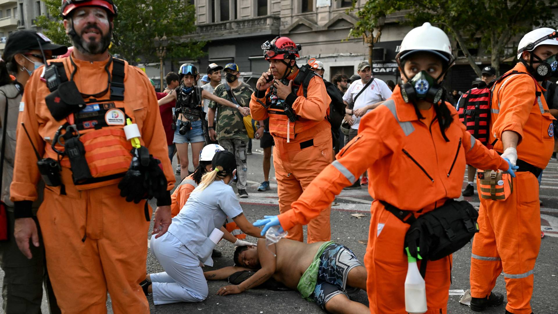 اشتباكات عنيفة أمام الكونغرس الأرجنتيني بسبب قانون العمل الجديد