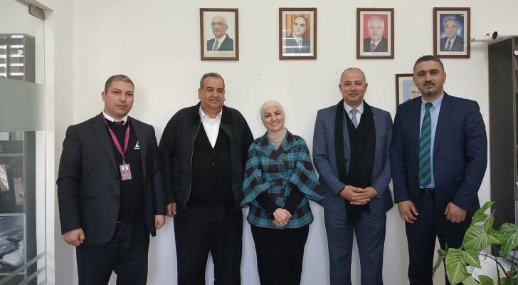وفد من بنك فلسطين واعضاء من جامعة القدس