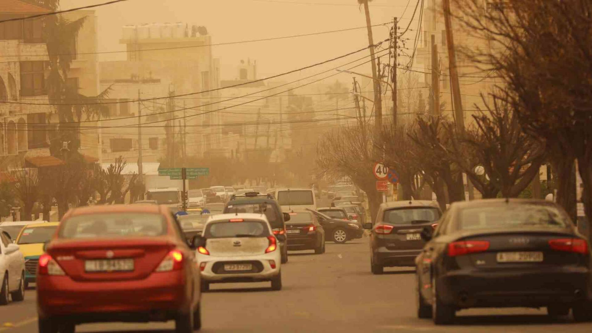 تحذيرات من أجواء مغبرة وأمطار طينية في الأردن السبت