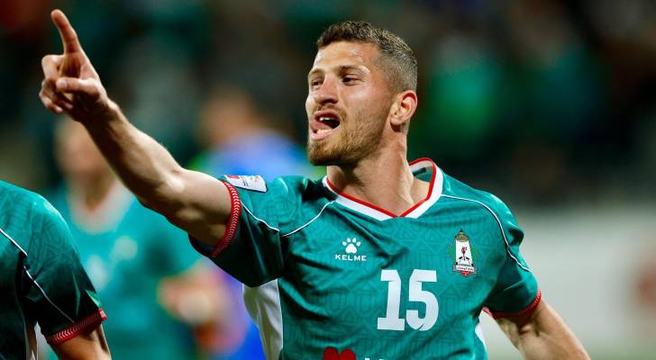 لاعب الوحدات أنس العوضات يحتفل بهدف