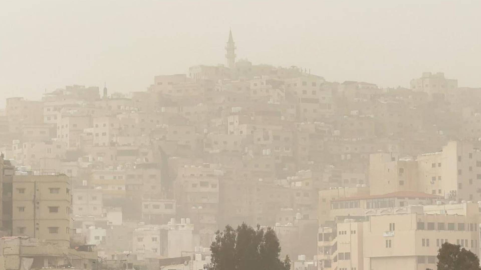 الأرصاد الجوية: الموجة الغبارية تنحسر وارتفاع ملموس في درجات الحرارة بالأردن قبل انقلاب الطقس الثلاثاء