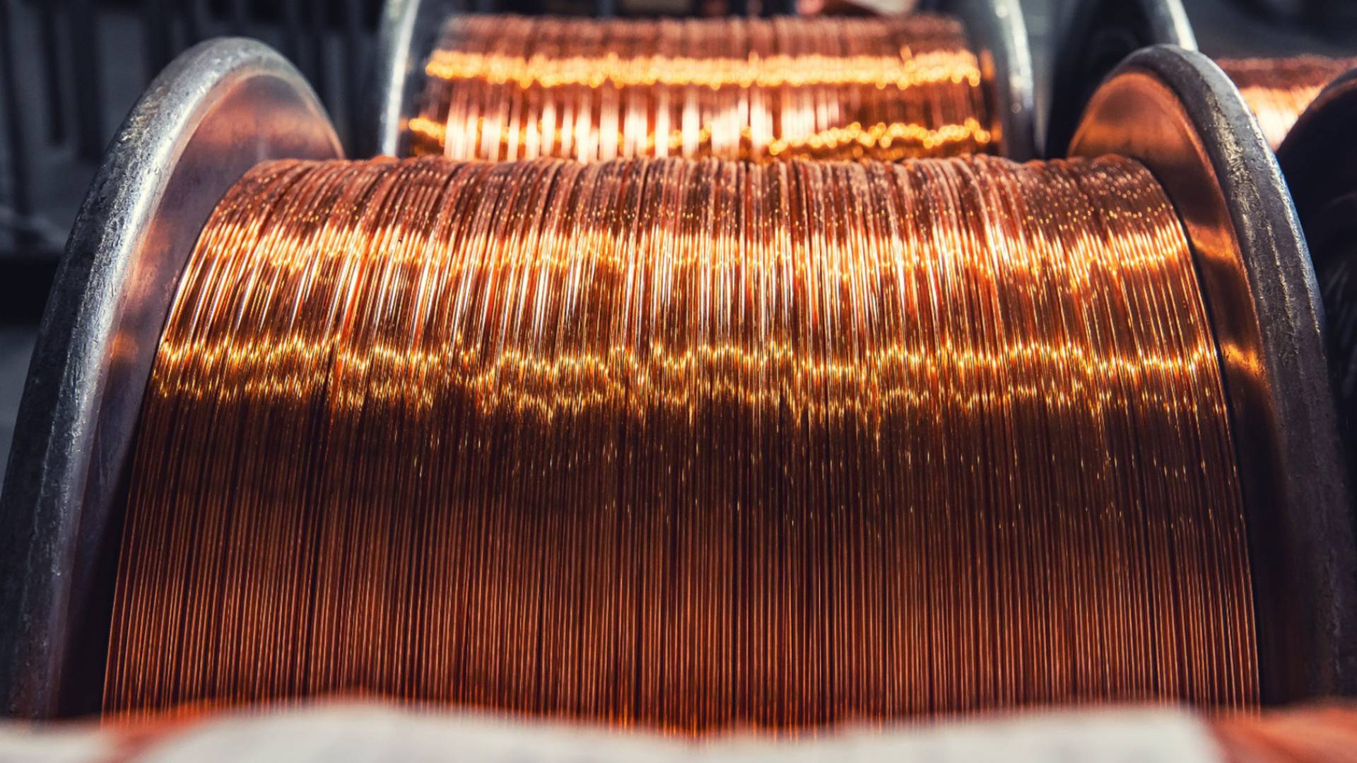 "المعدن الأحمر" يفقد بريقه.. عقود النحاس تتراجع بقرابة 1% وتستقر عند 5.7470 دولارا