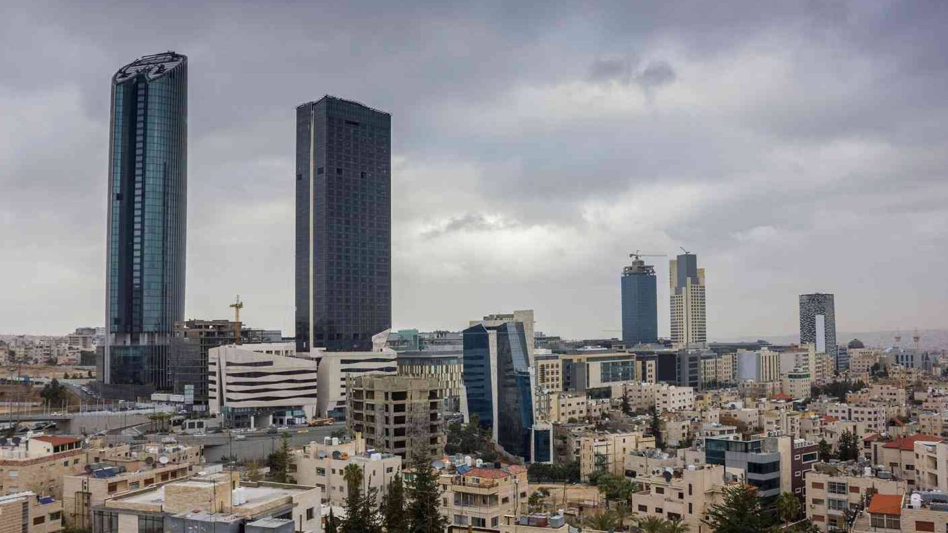 أمطار متوقعة وتقلبات جوية في عمان الثلاثاء مع حرارة تصل إلى 16 درجة