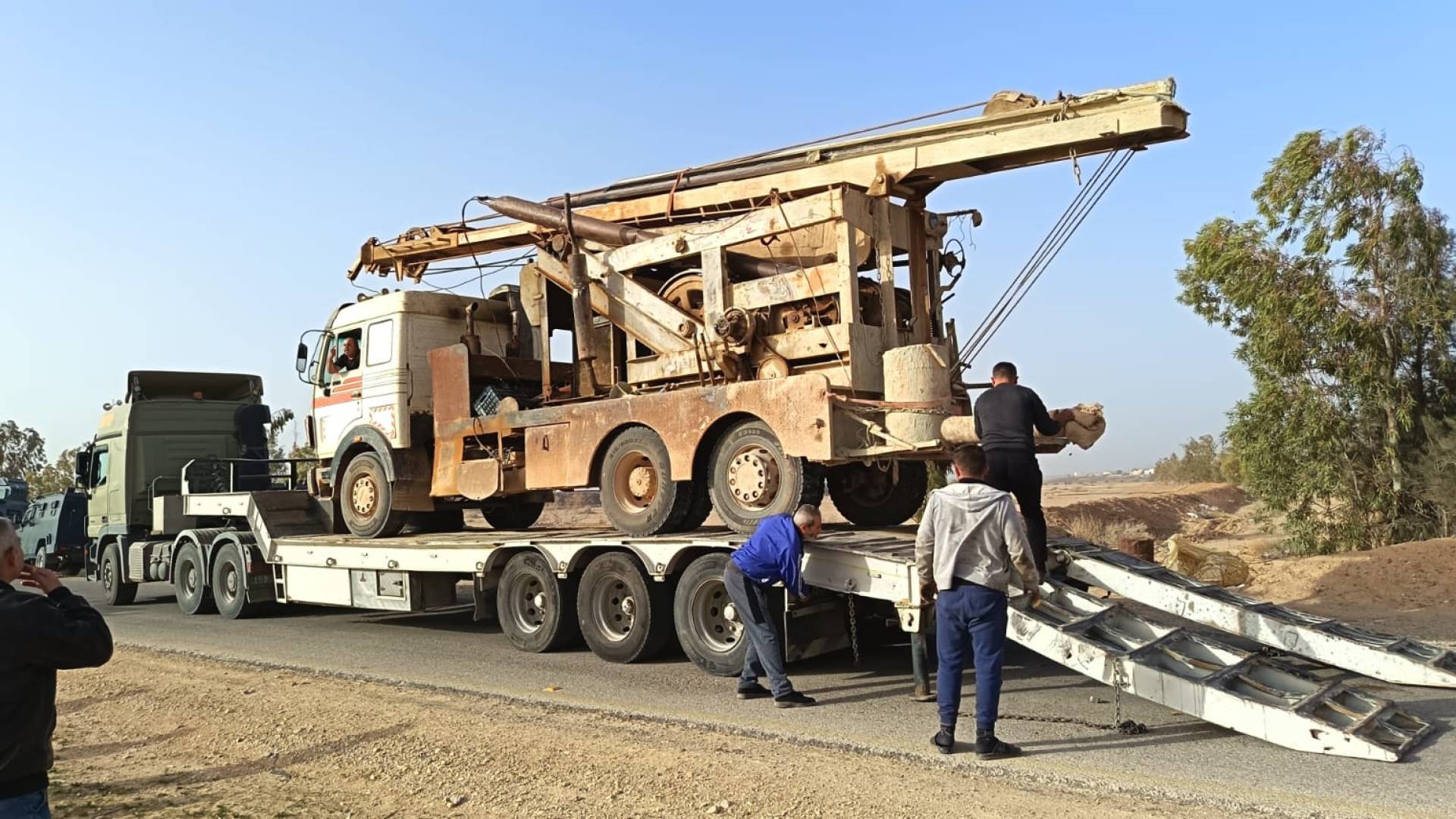 "المياه": ضبط حفارة مخالفة في "الأزرق".. وإحباط اعتداءات على خطوط "معان"