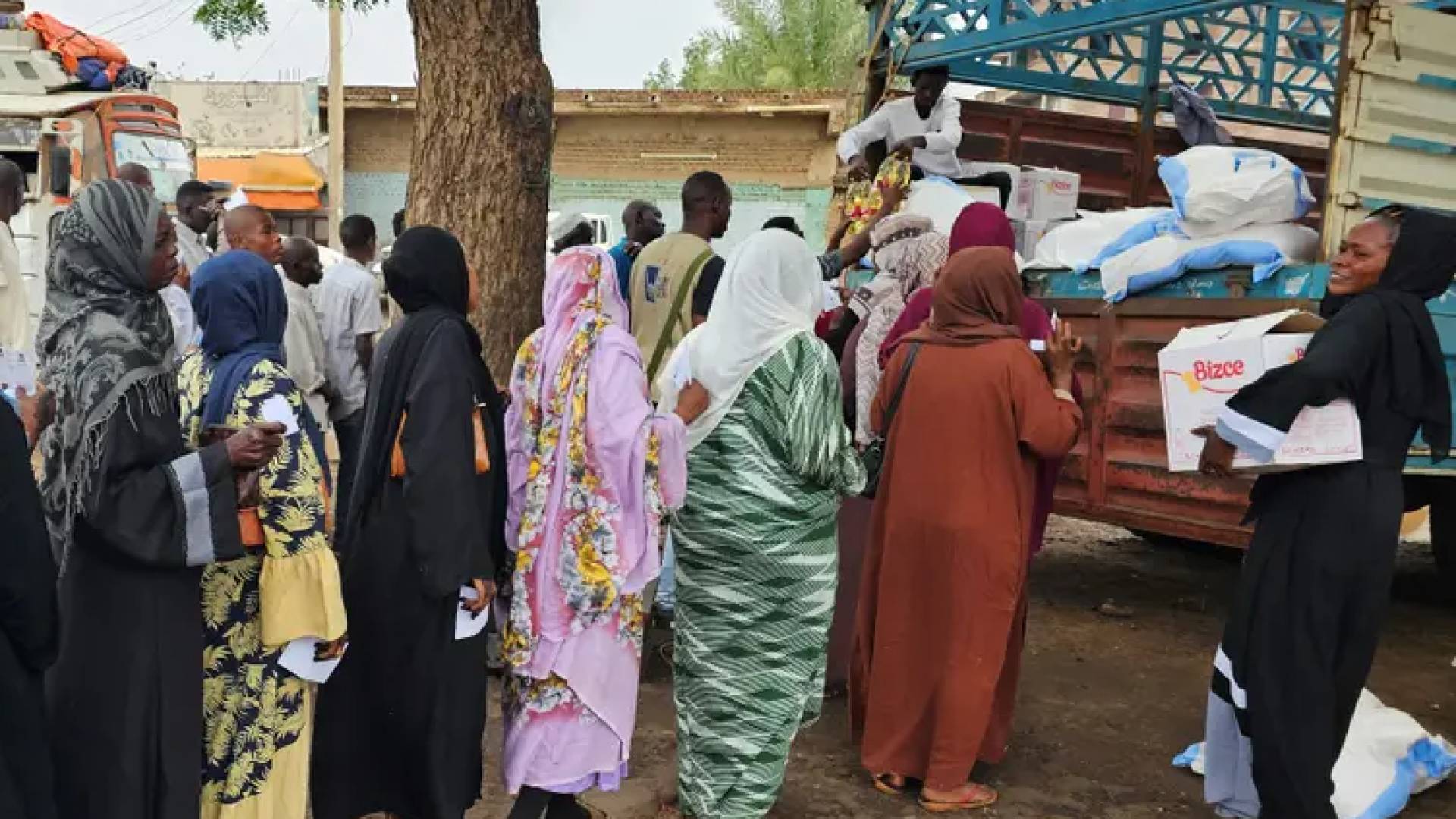 أم درمان تستقبل رمضان بإصرار على الحياة: "الحلو مر" يفوح في الأحياء والأسواق تستعيد بريقها