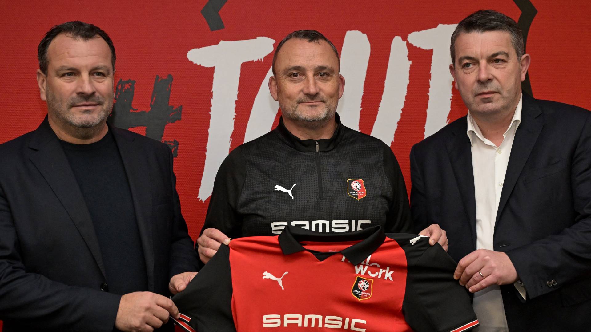 رين يعين فرانك هايس مدربا ورهانات كبيرة على "التعمري"